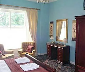 מלון Desmond House 4*
